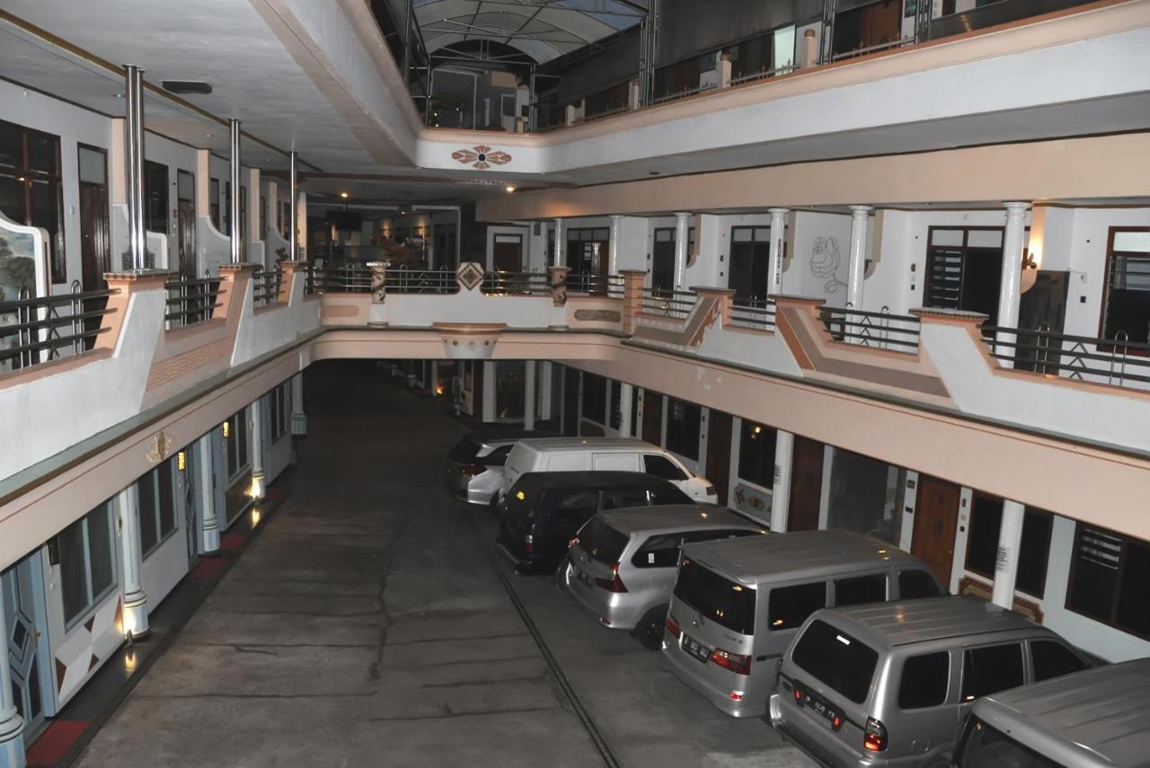 New Merdeka Hotel Jember Exterior photo