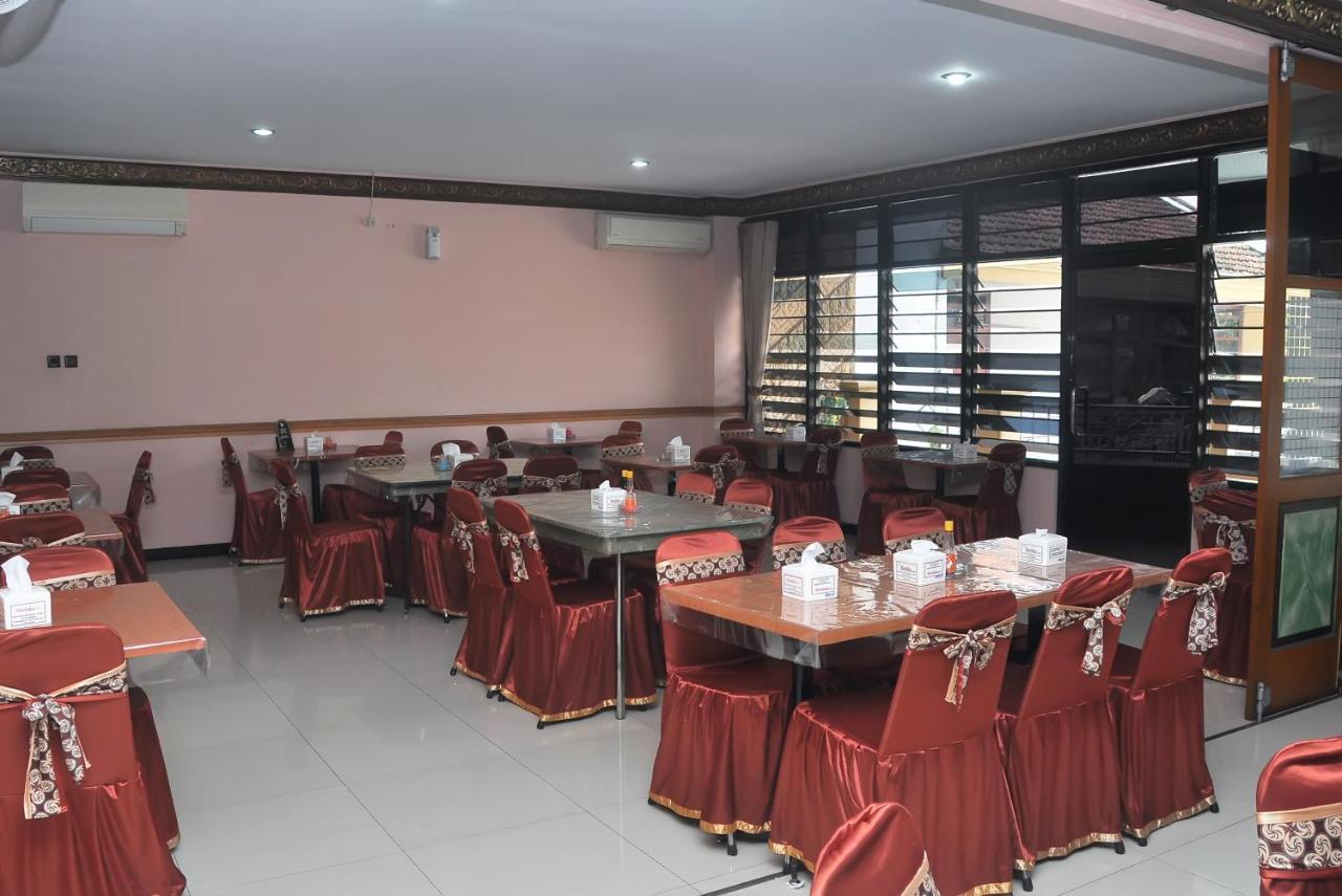 New Merdeka Hotel Jember Exterior photo